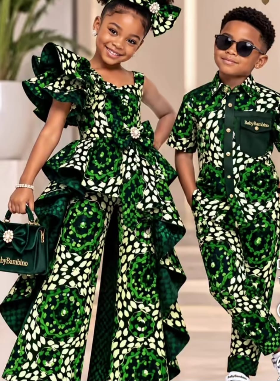 Kid traditional outfit robotgreen